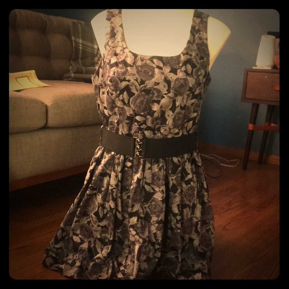 Forever 21 belted Rose print dress size L